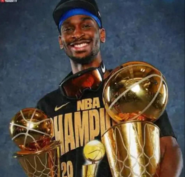 NBA đầu tiên Mr. 7.000!